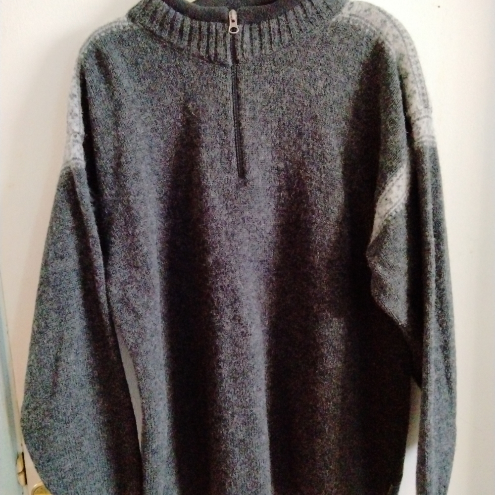 Woolrich gray sweater, size medium.